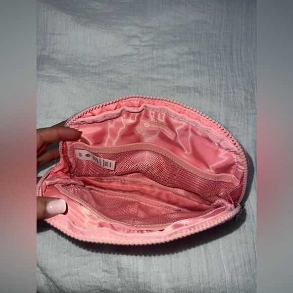 COPY - Pink Lululemon 2L everywhere belt bag - Picture 4 of 5